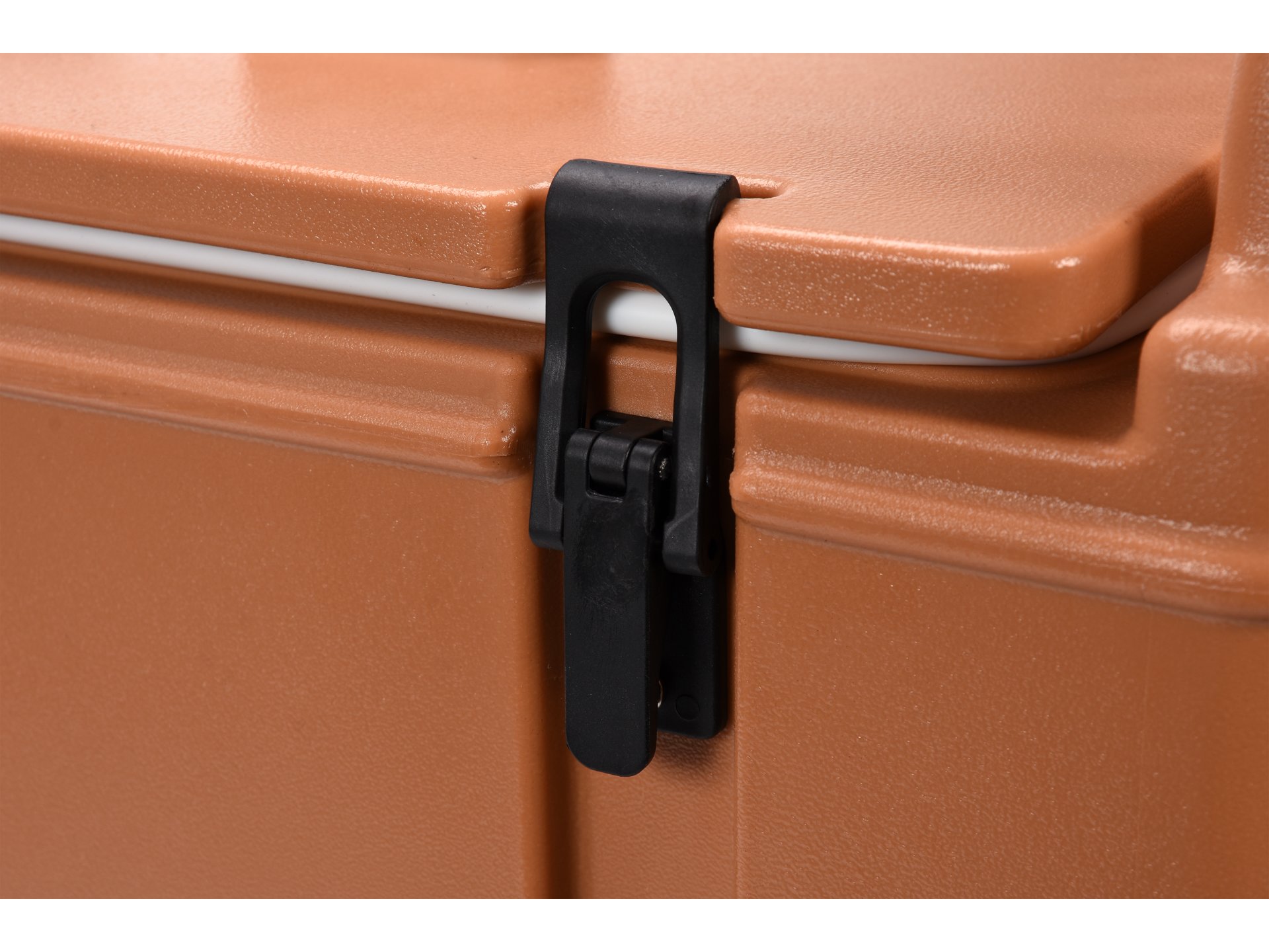 Isothermal drink server