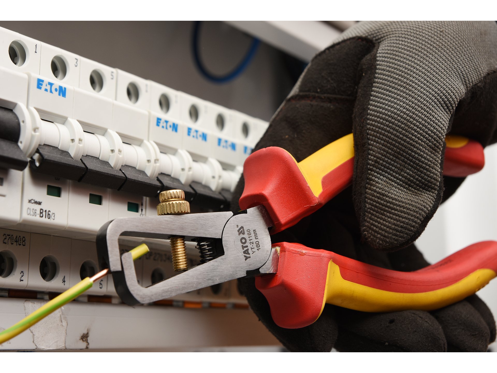 Insulated wire stripper