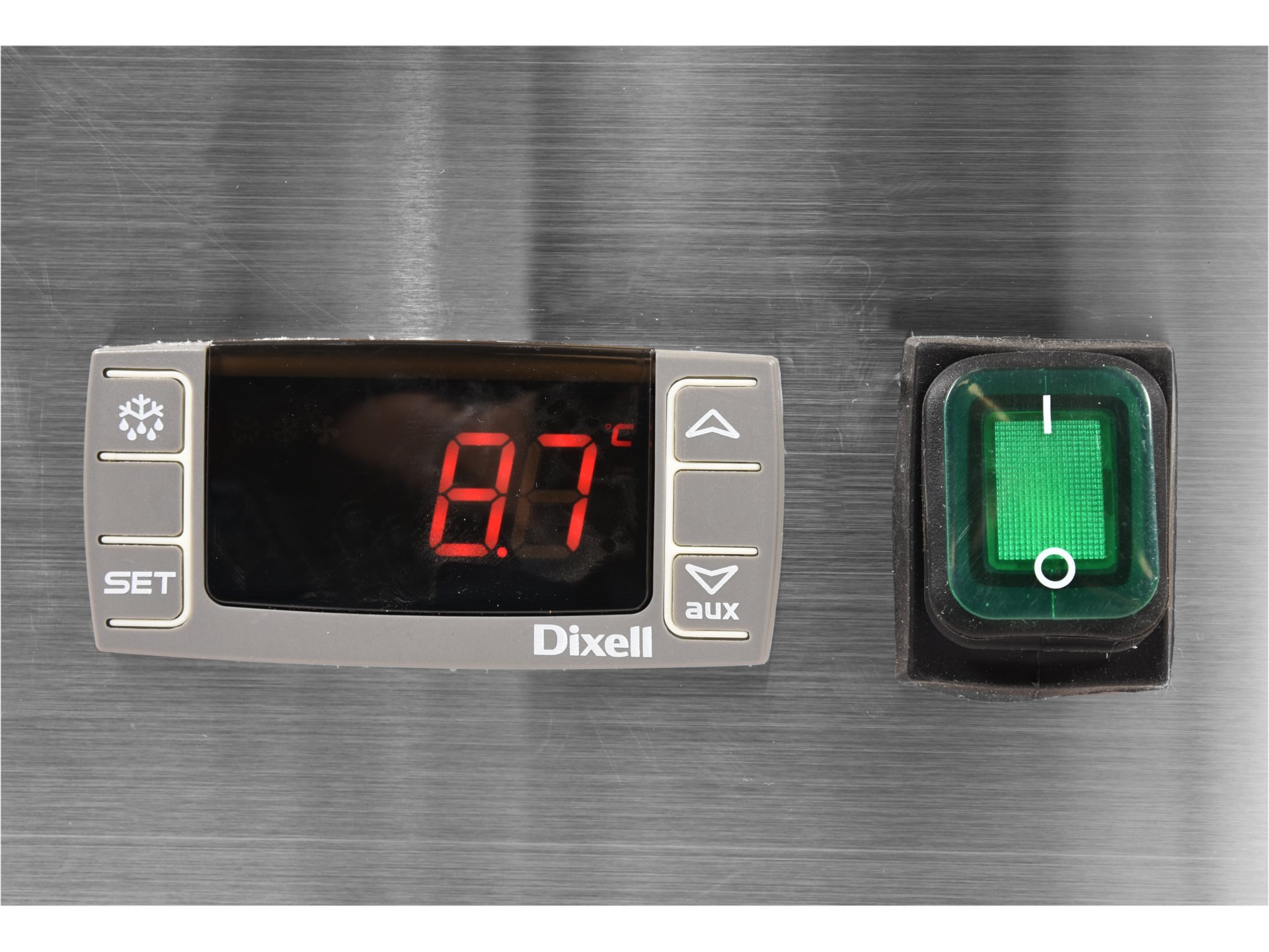 Refrigerated counter with 6 drawers