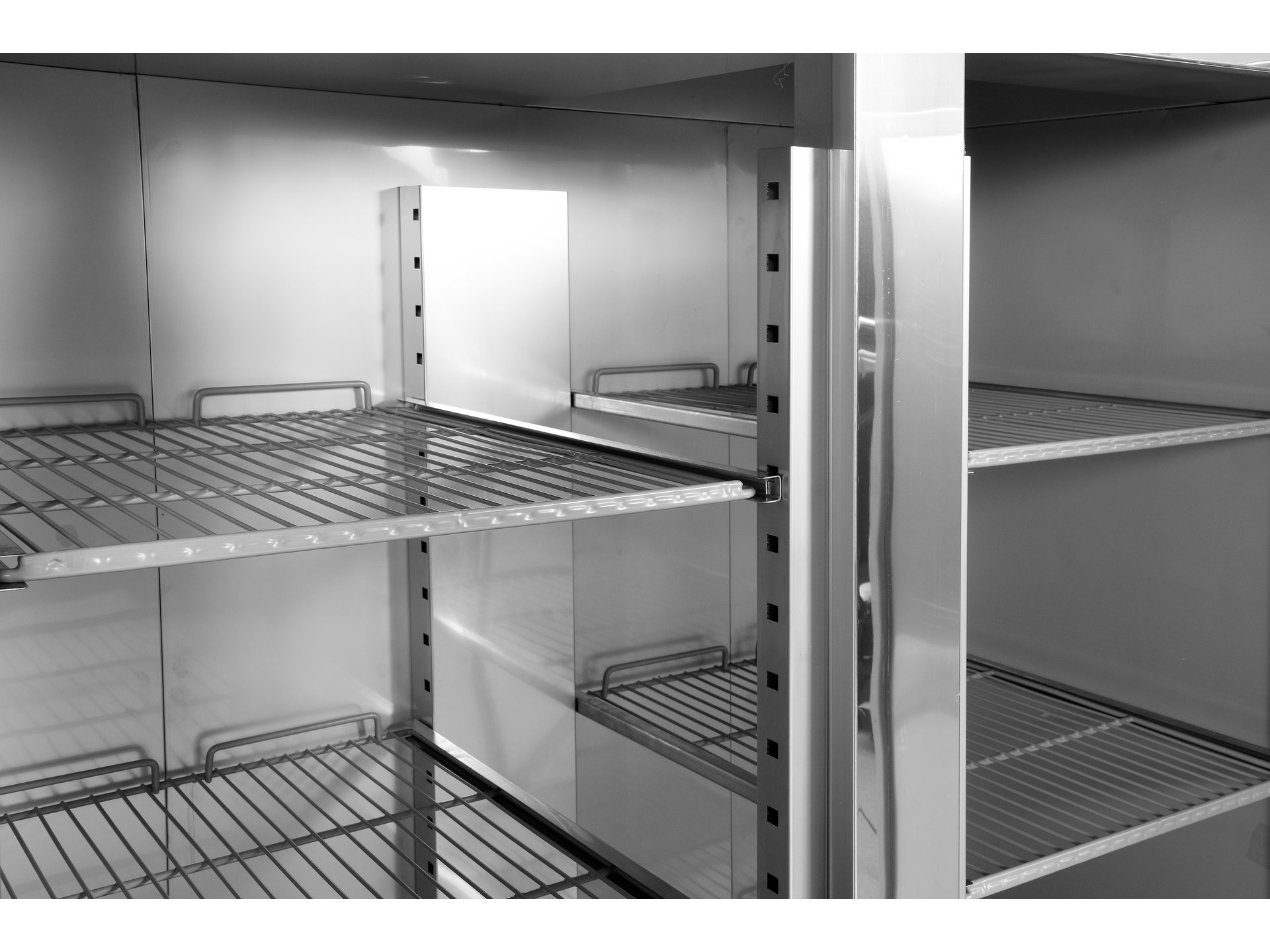 Cooling cabinet