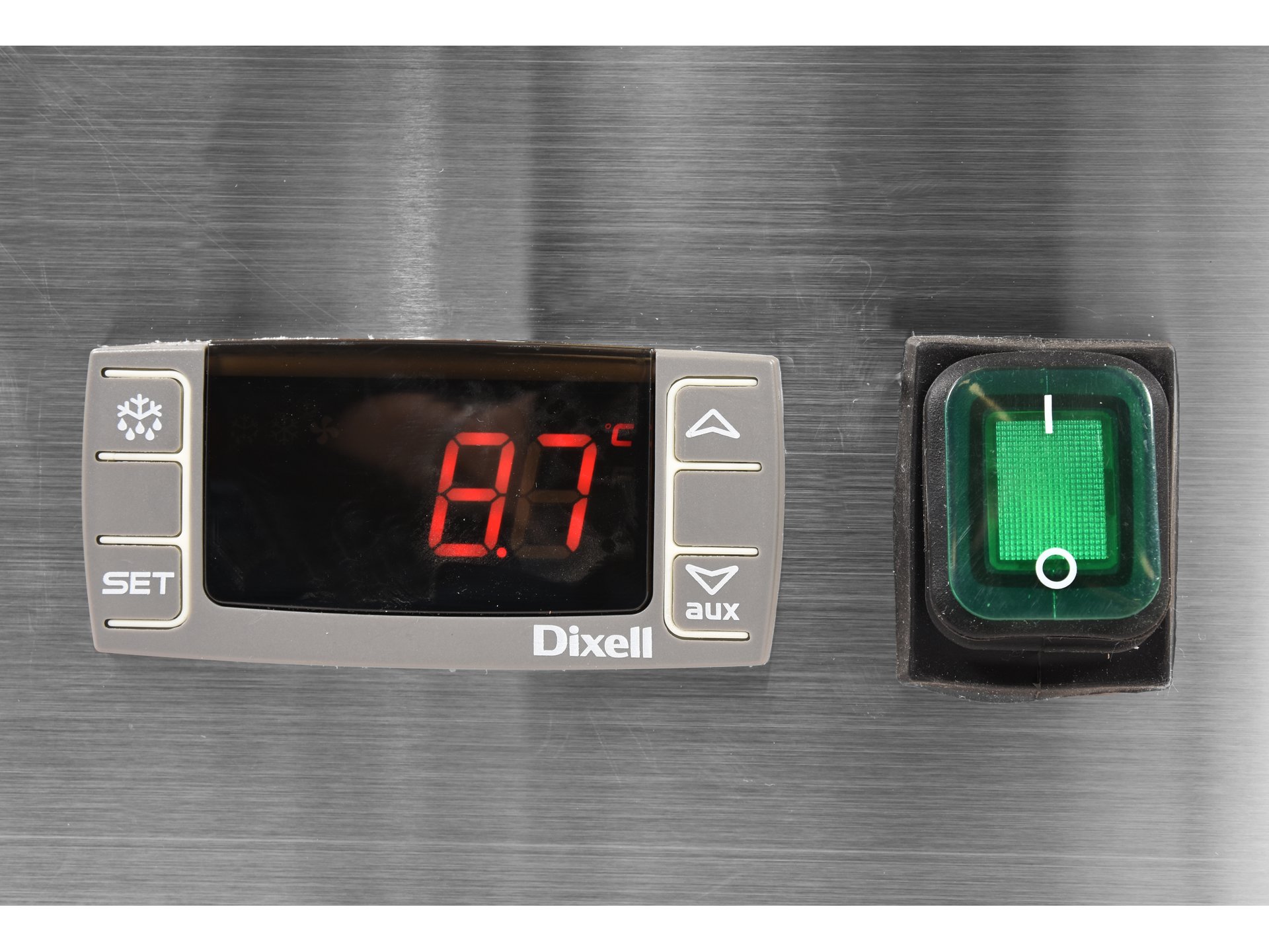 Cooling cabinet for bakery
