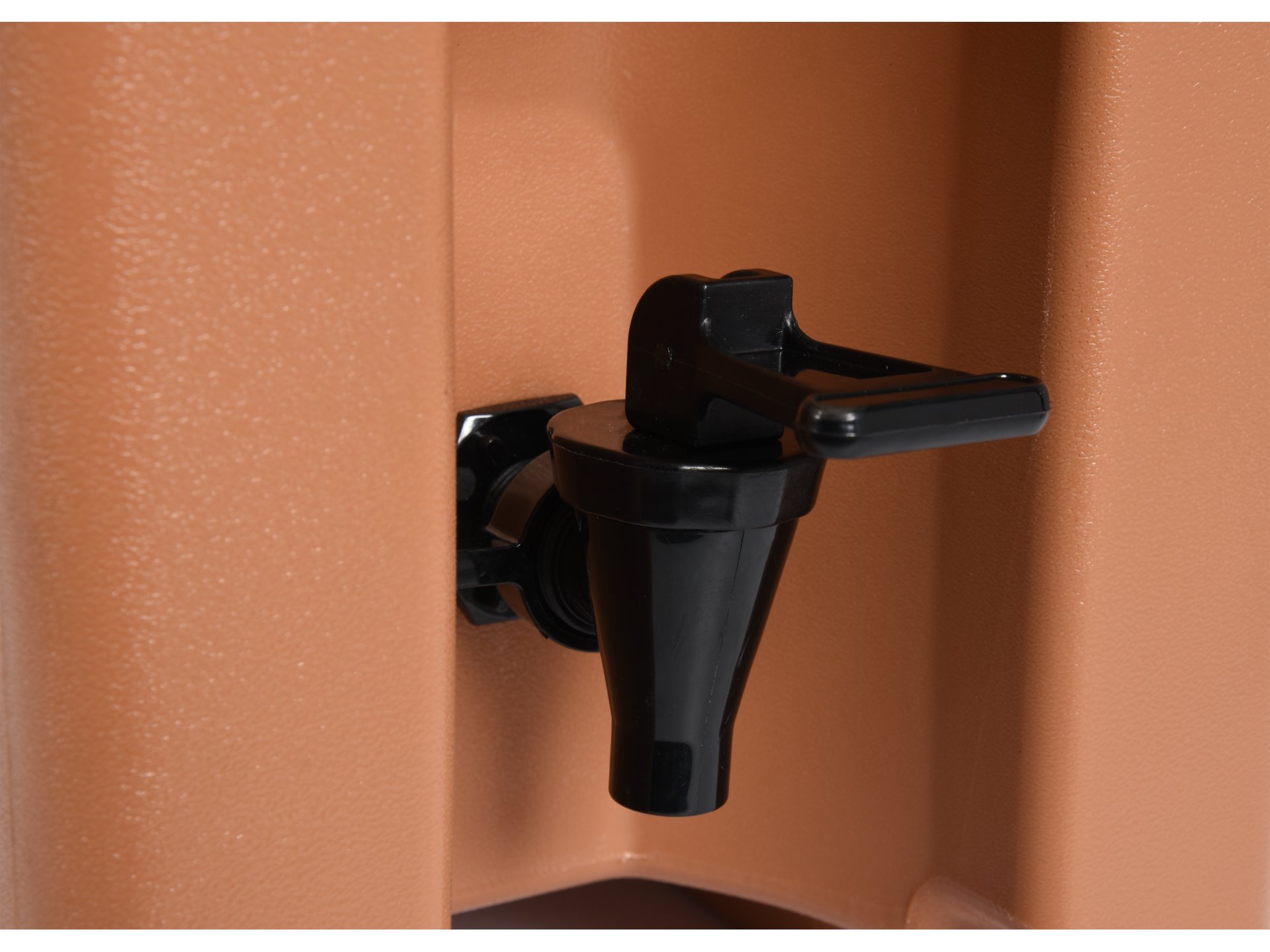 Isothermal drink server