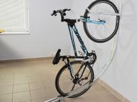 "gredzenveida" velosipēdu turētājs