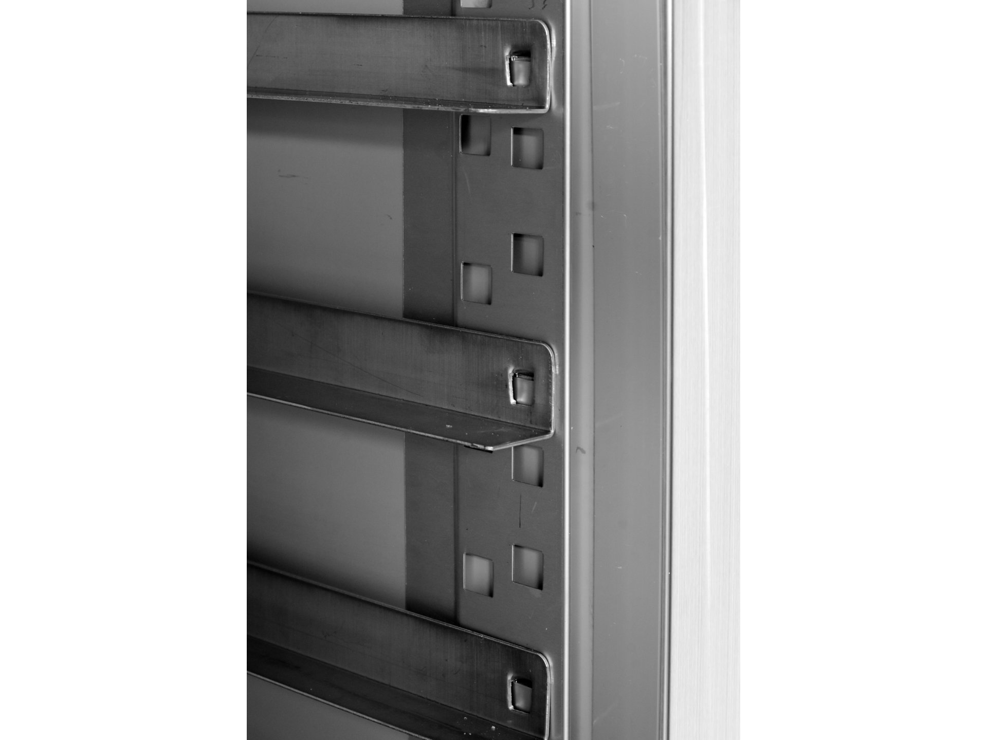 Cooling cabinet for bakery