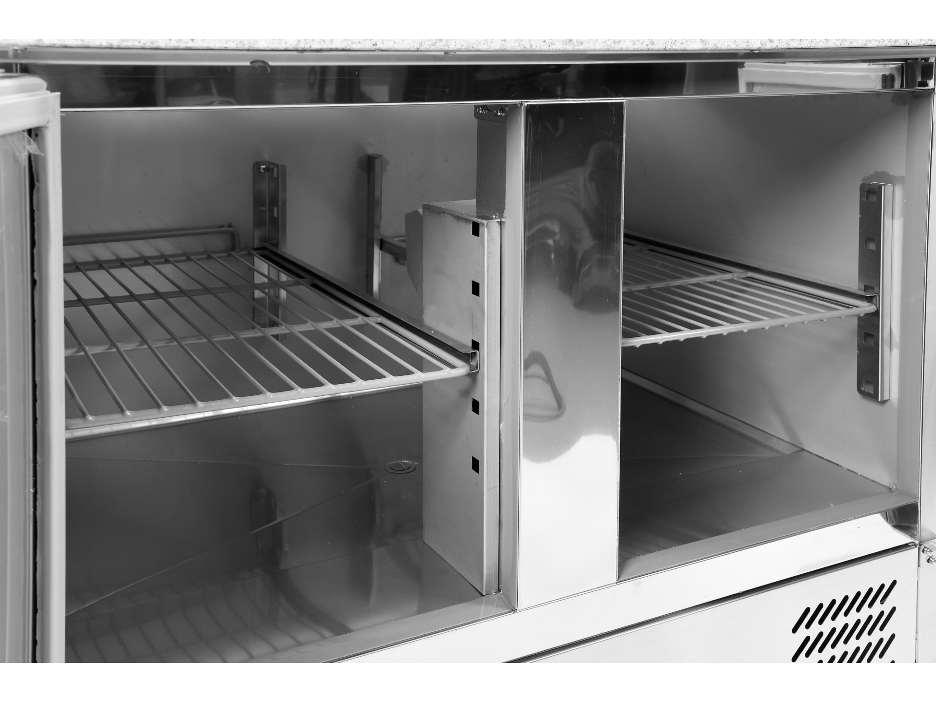 Холодильный стол для салатов 2-дверный с стеклянной надставкой
