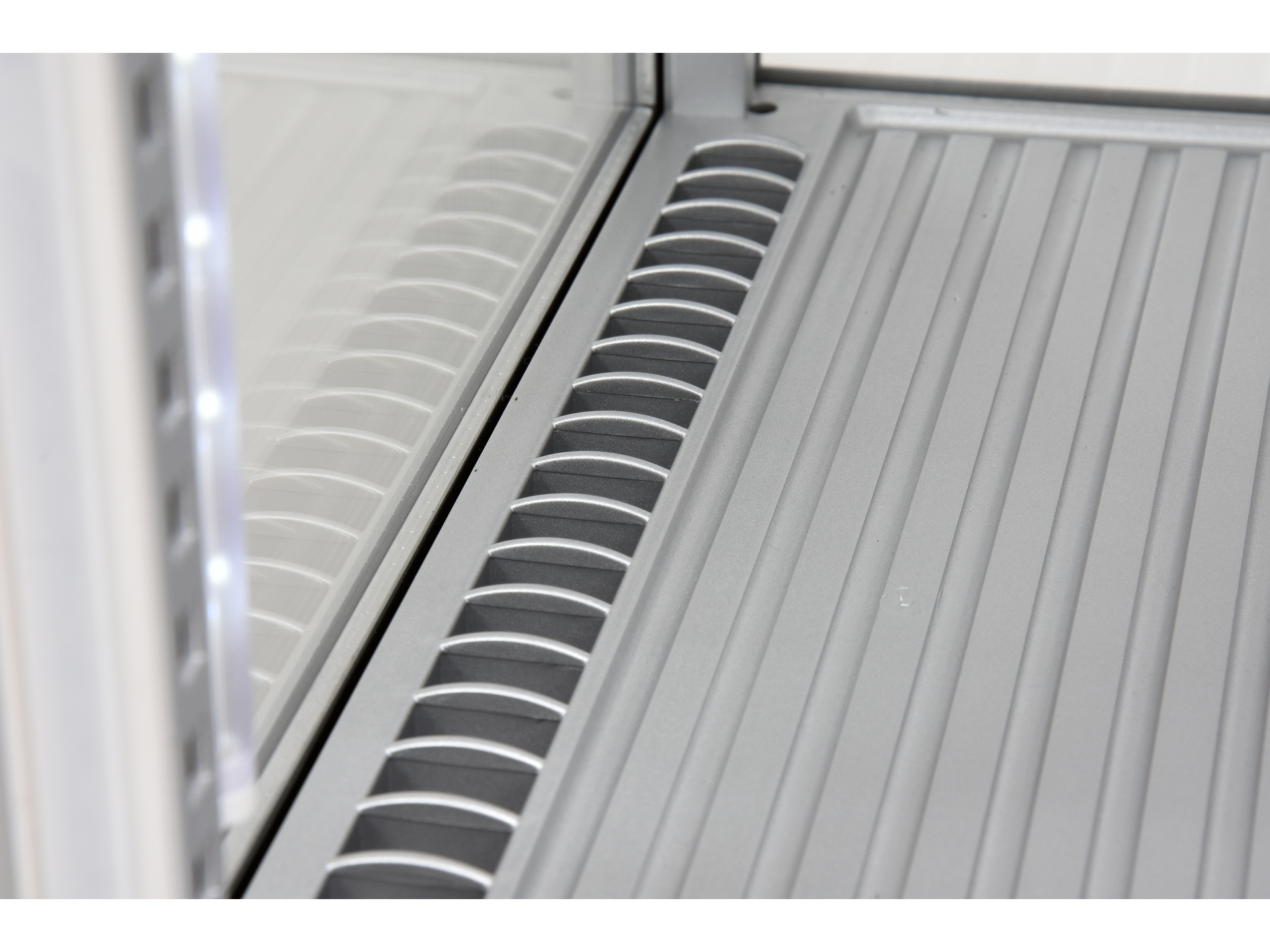 Refrigerated display case