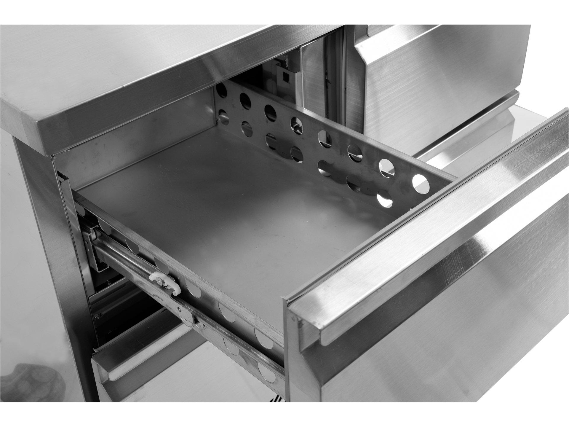 Refrigerated counter with 4 drawers