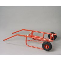 Kravas automašīna mucām